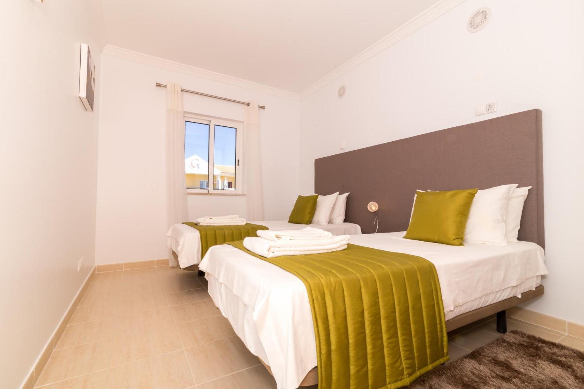 Albufeira Sunny Apartment 2 With Pool By Homing Gale  Exterior photo